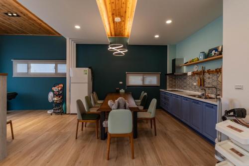 Kuchyň nebo kuchyňský kout v ubytování FUN Style Homestay