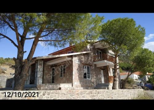 Dikili - Kıroba Çamlıkonak taş villa
