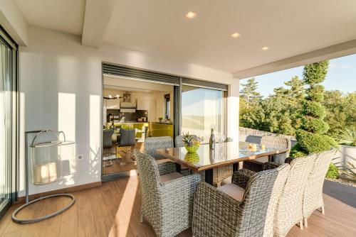 Luxury villa with pool near the beach, great view - TRAVELER tourist agency Krk - ID 2135