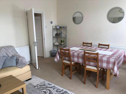 Spacious West London 2 Bedroom Apartment photo 50