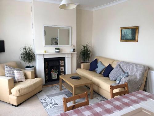 Spacious West London 2 Bedroom Apartment photo 48