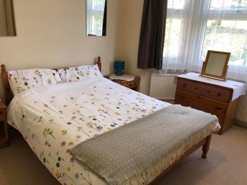 Spacious West London 2 Bedroom Apartment photo 53