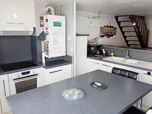 Grand appartement proche port et plages, 6 à 8 pers, 3 chambres, climatisé photo 16