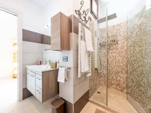 a bathroom with a shower and a sink at Apartment baia Minareto in Plemmirio