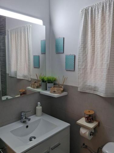a bathroom with a sink and a mirror at El Corralillo de Victorina in San Martín de Valdeiglesias