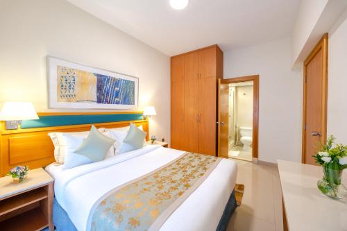 Ένα ή περισσότερα κρεβάτια σε δωμάτιο στο Golden Sands Hotel Apartments
