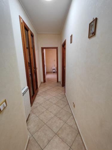 a hallway with doors and a tiled floor at O Cannulicchiu in Altofonte