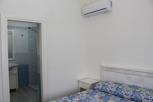 Ένα ή περισσότερα κρεβάτια σε δωμάτιο στο Chiaro di Luna - Appartamento Luna Calante