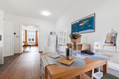 Φωτογραφία από το άλμπουμ του VILA GALA ubytování apartmány v secesní vile soukromé PARKOVÁNÍ u domu ZDARMA σε Česká Lípa