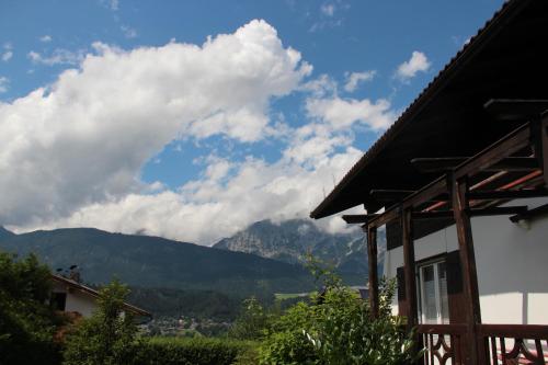 アパートメントから撮影された、または一般的な山の景色