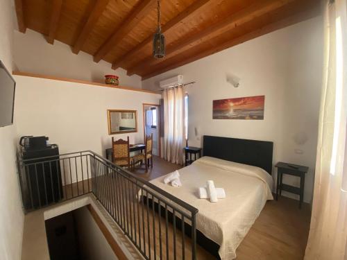 a hotel room with a bed and a balcony at Decadracma rooms in Syracuse