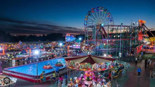 Bazén v ubytování Apartamentos NICE CENTRAL BUILDING nebo v jeho okolí