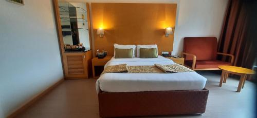 a hotel room with a bed and a chair at Fortune Hosur - Member ITC Hotels' Group in Hosūr