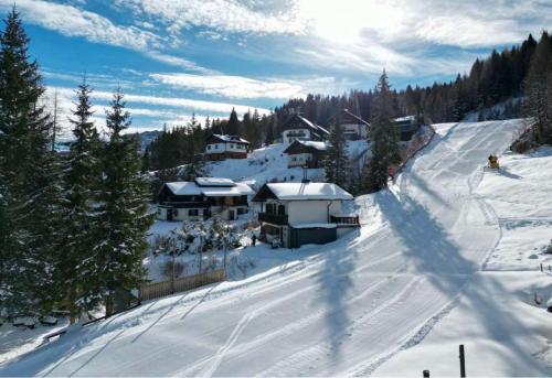 Ski in & Ski out Apartment at Chalet Heinrich