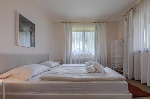 Postel nebo postele na pokoji v ubytování Hahnenkamm Residenz