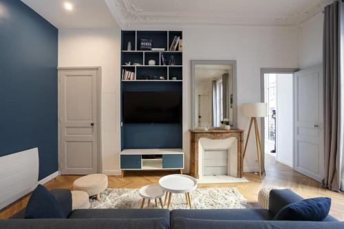 Renovated spacious Parisian apt near la Madeleine