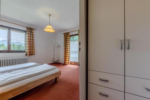 Postel nebo postele na pokoji v ubytování Hahnenkamm Residenz