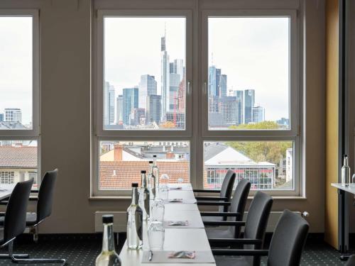 a dining room with a view of the city at Flemings Hotel Frankfurt Main-Riverside in Frankfurt/Main