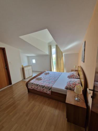Postel nebo postele na pokoji v ubytování Apartmani "Ivan"