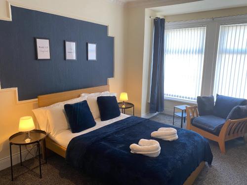 a bedroom with a bed with two towels on it at Imeary -3 Bdrm Sleeps 5 Contractor Accommodation in Westoe