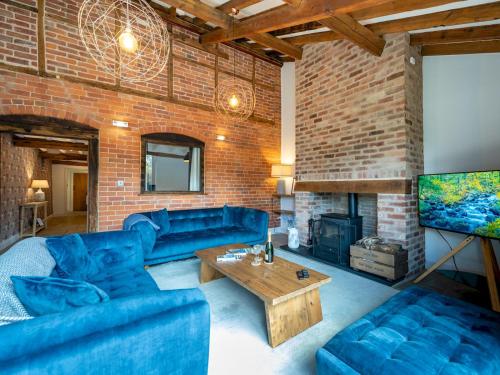 Ruang duduk di Pass the Keys Countryside home 5 minutes from Ludlow