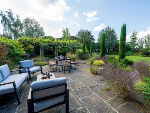 Taman di luar Pass the Keys Countryside home 5 minutes from Ludlow