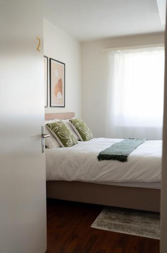a bedroom with a bed and a window at NH 2 Interlaken-Luzern Lake I Mountain I unique I connect in Sachseln