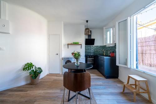 Photo de la galerie de l'établissement Studio avec terrasse proche Panier, à Marseille