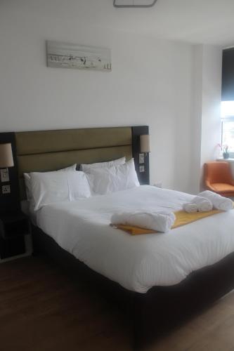 a large bed with white sheets and pillows at Flat 420 One bedroom apartment in Birmingham