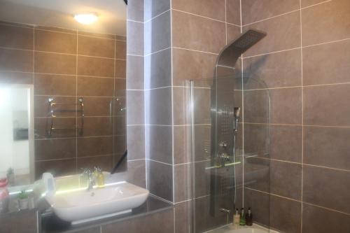 a bathroom with a sink and a shower at Flat 413 One bedroom apartment in Birmingham