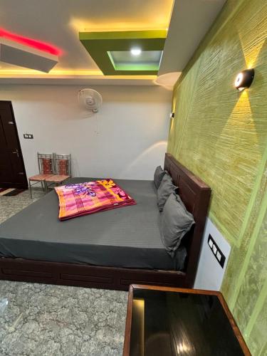 a small bed in a room with a mirror at Mountainmist Holidays in Ramakkalmedu