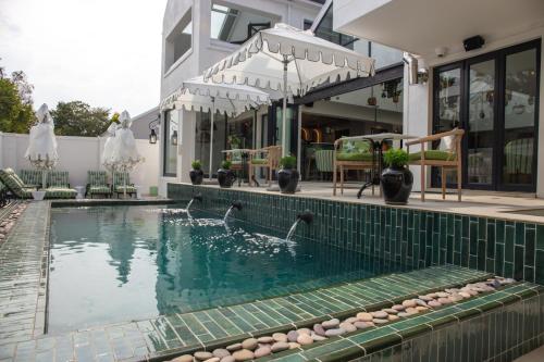 Kolam renang di atau dekat dengan Le Petit Manoir Boutique Hotel