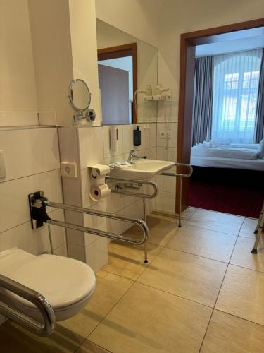 Koupelna v ubytování Hotel Schwibbogen Altstadt & Appartements