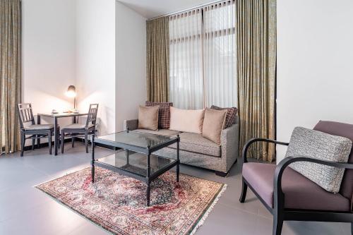 Гостиная зона в Luxe Residence