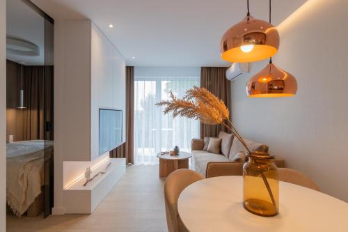 Postel nebo postele na pokoji v ubytování Green Port Boutique SPA Basen Apartament 128 Kołobrzeg Podczele Lwowska