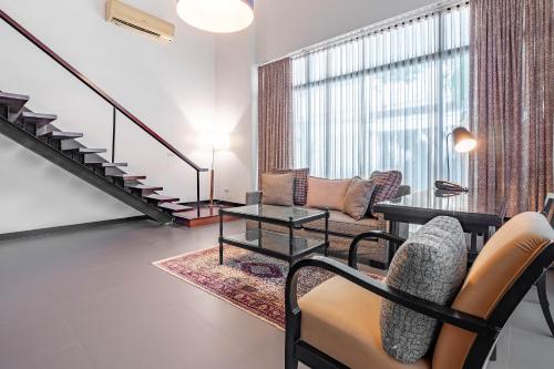 Гостиная зона в Luxe Residence
