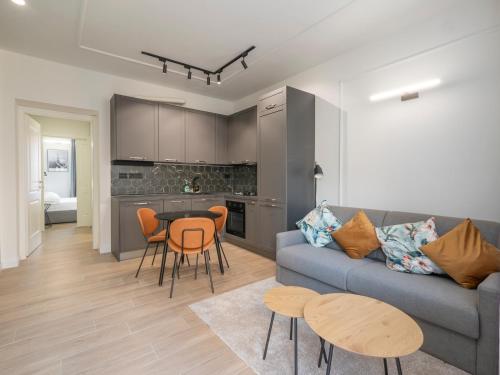 Youhosty - Modern Portello Apartment