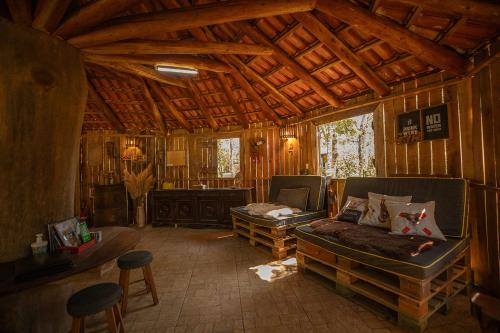 a living room with a couch and a table at Pousada Sitio Raizes in Siderópolis