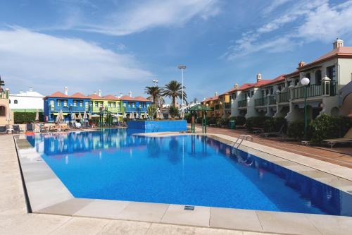 Bazén v ubytování eó Maspalomas Resort nebo v jeho okolí
