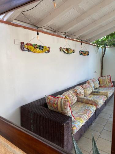 a room with a couch and two cars on the wall at Villa Joseph in Marzamemi