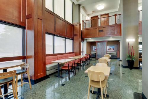 a dining room with tables and chairs and windows at Drury Inn & Suites Birmingham Lakeshore Drive in Birmingham