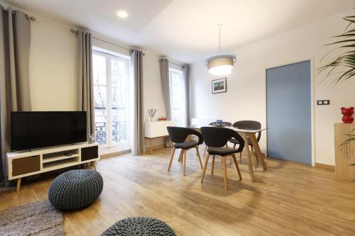 Newly renovated spacious apartment in Montorgeuil area photo 11