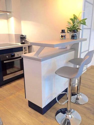 Newly renovated spacious apartment in Montorgeuil area photo 16