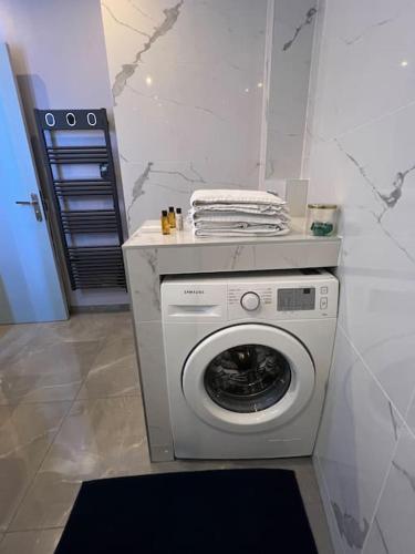 Newly renovated spacious apartment in Montorgeuil area photo 18