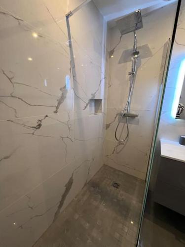 Newly renovated spacious apartment in Montorgeuil area photo 20