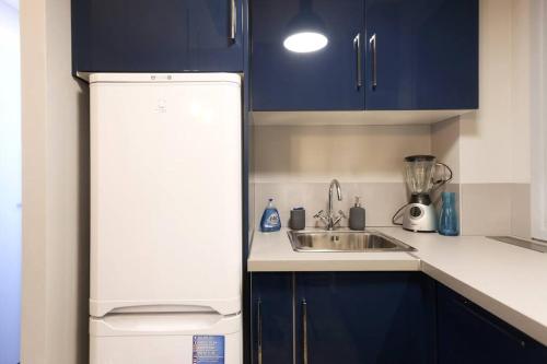 Newly renovated spacious apartment in Montorgeuil area photo 25