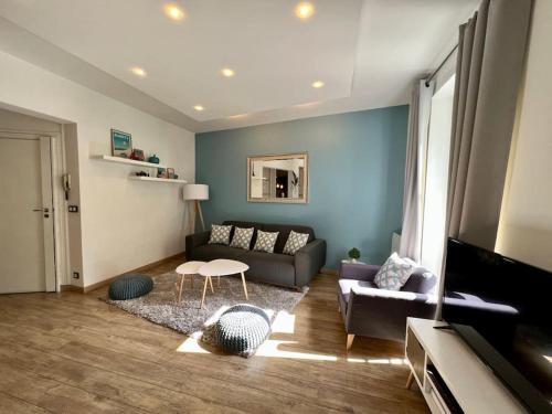 Newly renovated spacious apartment in Montorgeuil area photo 9