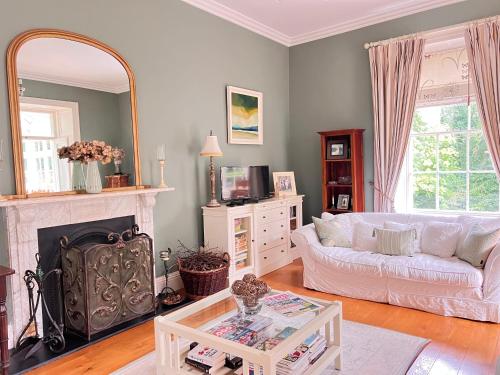 Χώρος καθιστικού στο Larchmount House B&B