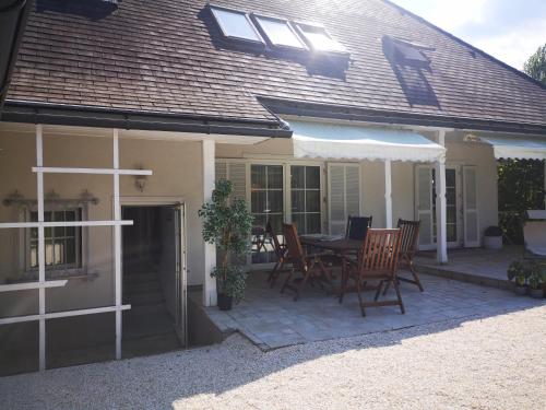 Το κτήριο όπου στεγάζεται  το διαμέρισμα