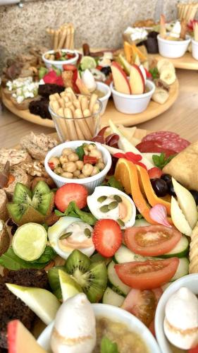 Makanan di atau berdekatan apartmen
